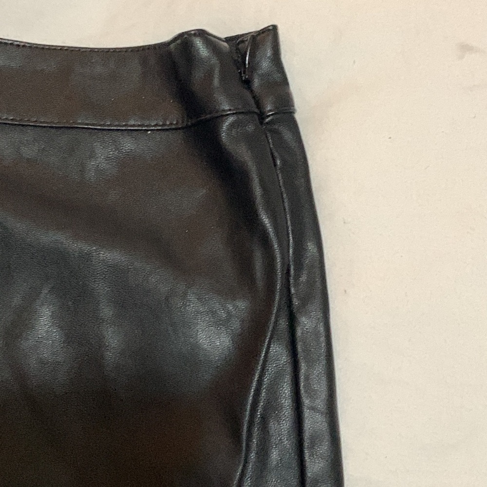 VS Black “Leather” shorts. Size M - Picture 4 of 4